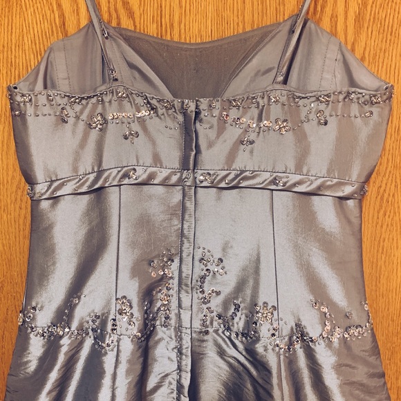 JUMP Grey Junior Prom Dress Size 7/8 - Picture 4 of 8